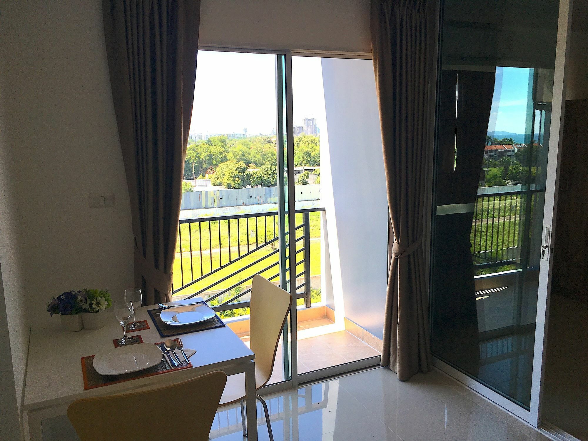 Appartement Breezy House à Jomtien Beach Extérieur photo